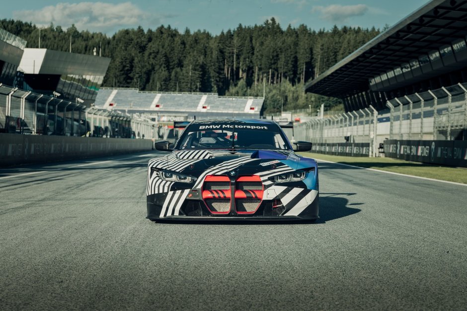 BMW M4 si M4 GT3