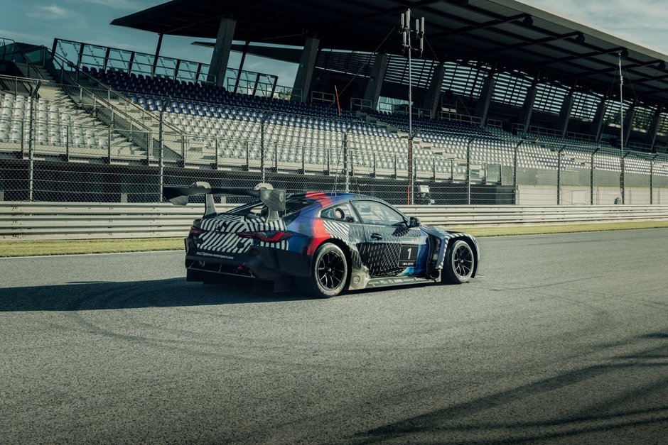 BMW M4 si M4 GT3