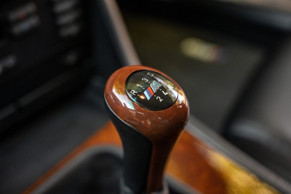 BMW M5 cu 12.868 de kilometri la bord