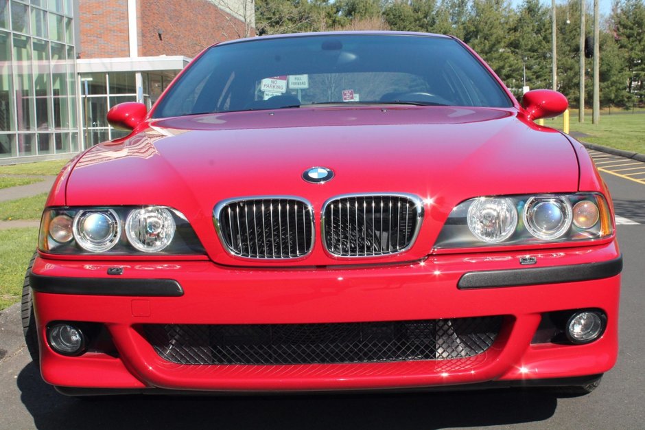 BMW M5 cu 17.202 kilometri la bord