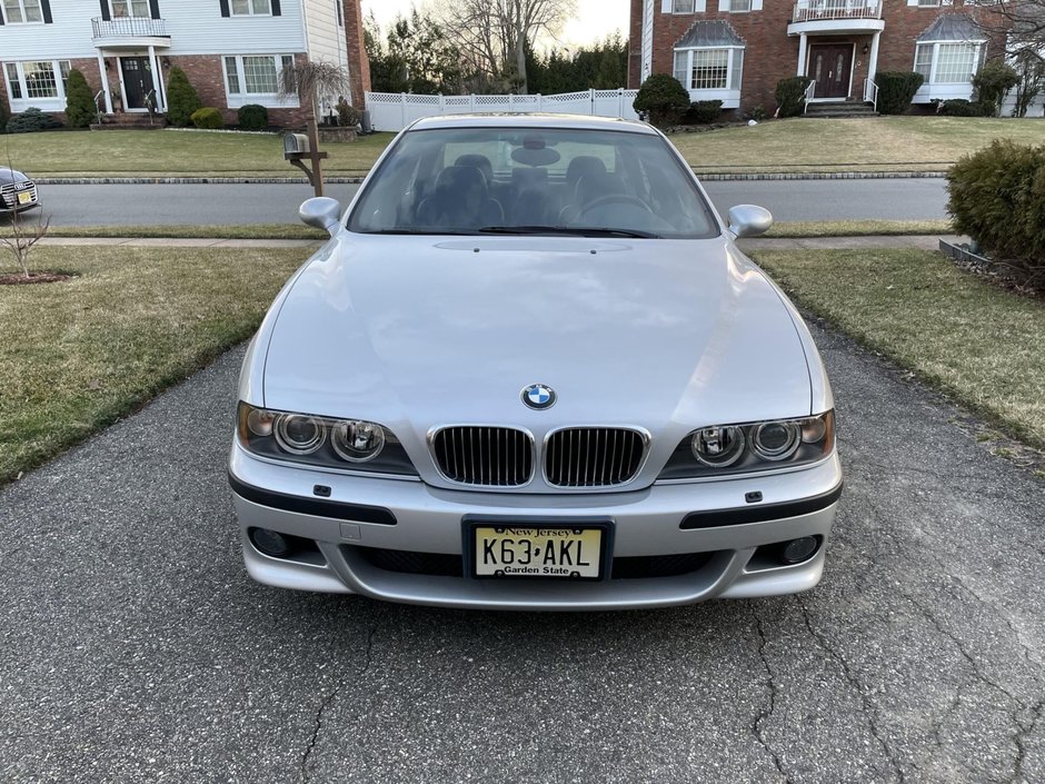 BMW M5 cu 23.893 de kilometri la bord