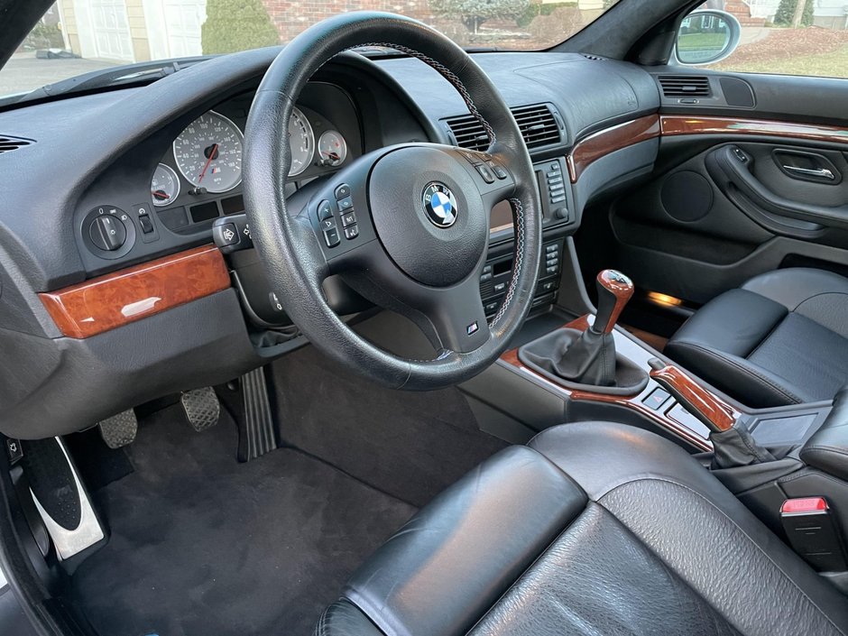 BMW M5 cu 23.893 de kilometri la bord