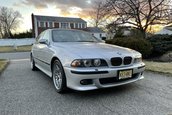 BMW M5 cu 23.893 de kilometri la bord