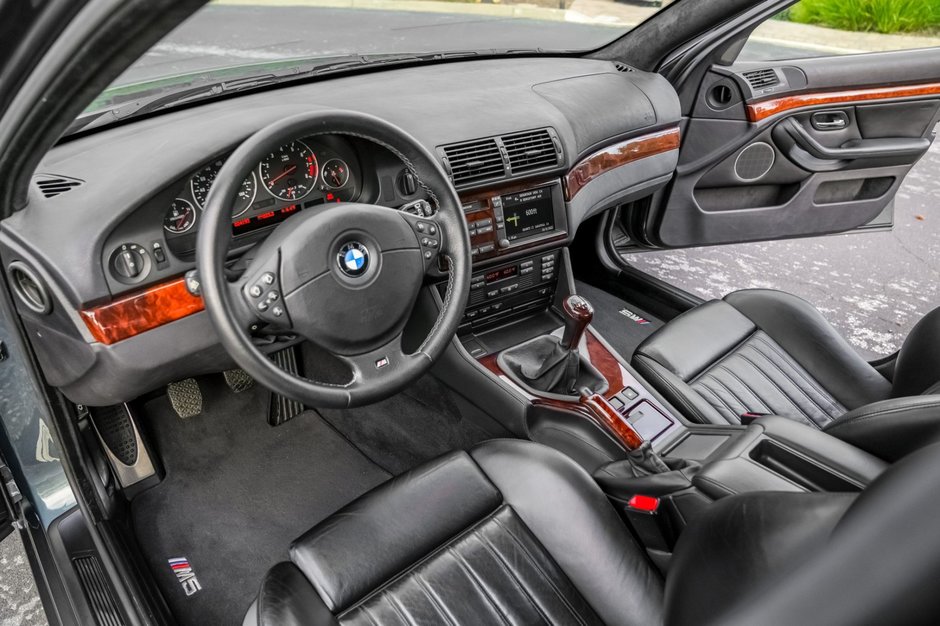 BMW M5 cu 38.934 de kilometri la bord