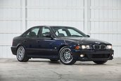BMW M5 cu 5.399 de kilometri la bord