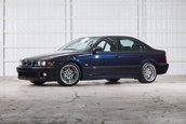 BMW M5 cu 5.399 de kilometri la bord