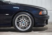 BMW M5 cu 5.399 de kilometri la bord
