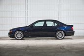 BMW M5 cu 5.399 de kilometri la bord