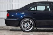 BMW M5 cu 5.399 de kilometri la bord