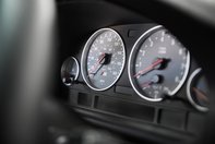 BMW M5 cu 5.399 de kilometri la bord