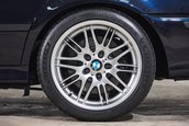 BMW M5 cu 5.399 de kilometri la bord
