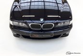 BMW M5 cu 56 mii km la bord