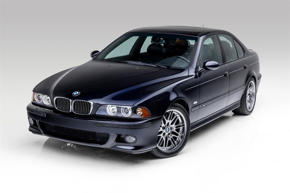 BMW M5 cu 6.352 de kilometri la bord