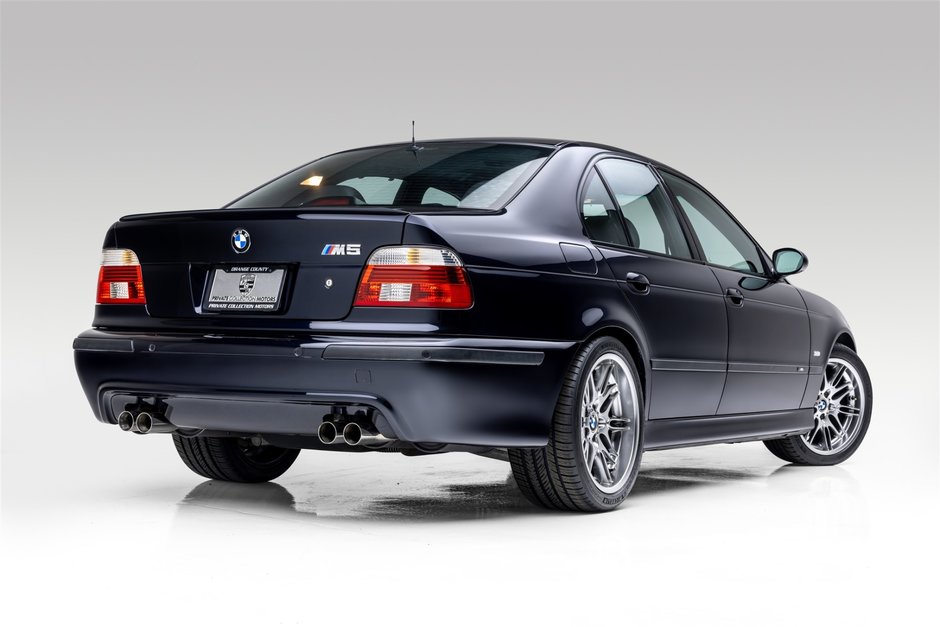 BMW M5 cu 6.352 de kilometri la bord