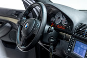 BMW M5 cu 6.352 de kilometri la bord