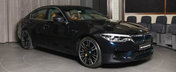 A vrut sa fie printre primii care conduc noul BMW M5. Si l-a configurat in nuanta Azurite Black si arata demential