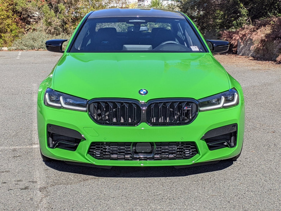 BMW M5 in Verde Mantis