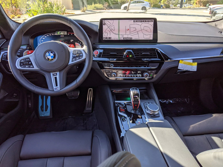 BMW M5 in Verde Mantis