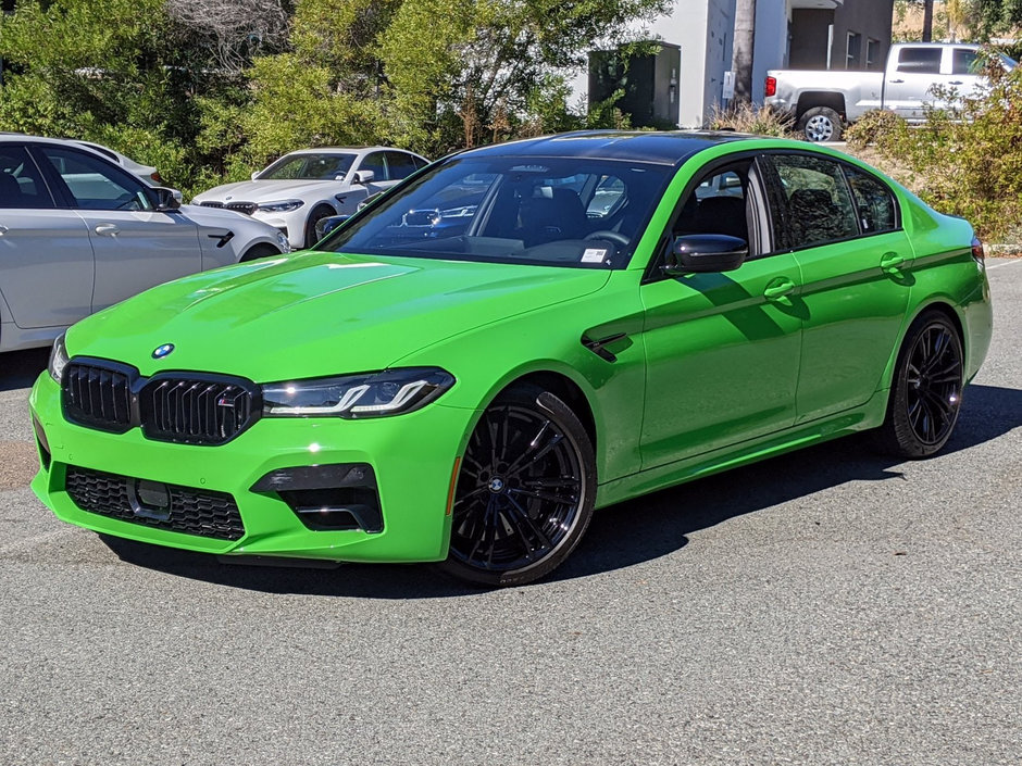 BMW M5 in Verde Mantis