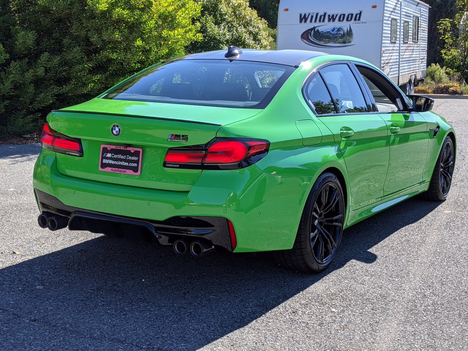 BMW M5 in Verde Mantis