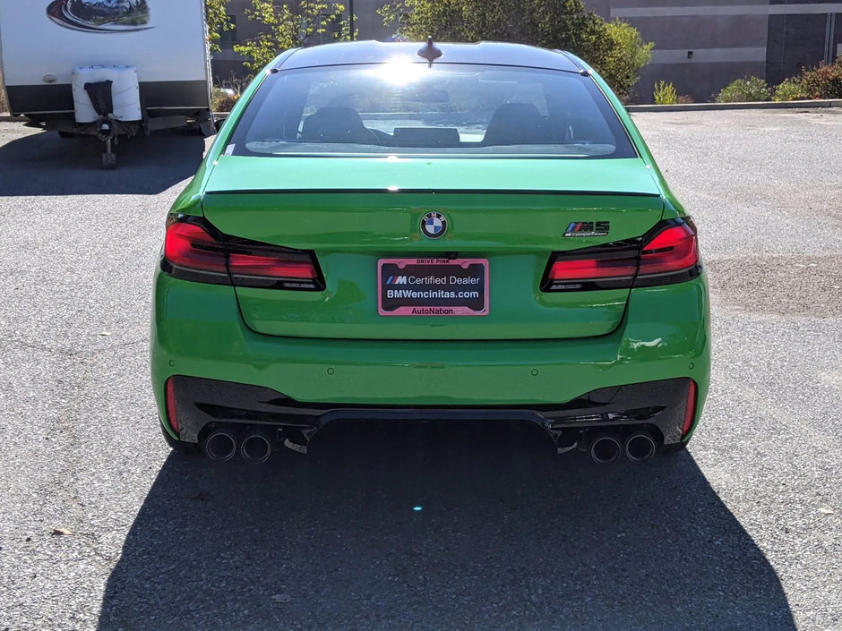 BMW M5 in Verde Mantis