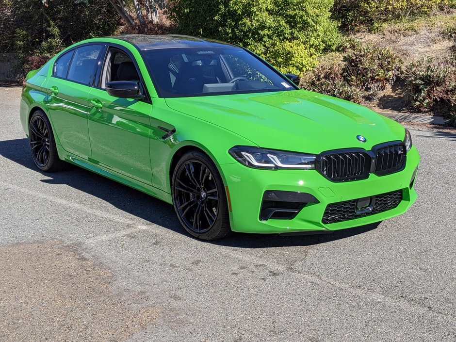 BMW M5 in Verde Mantis