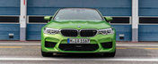 Noul BMW M5, asa cum nu o sa-l vezi niciodata pe strada. Cum arata modelul de 600 CP vopsit in rosu Ferrari sau verde Java