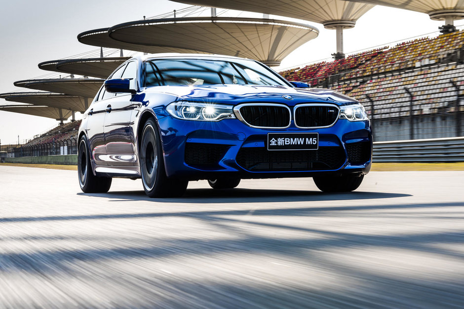 BMW M5 pe circuitul din Shanghai