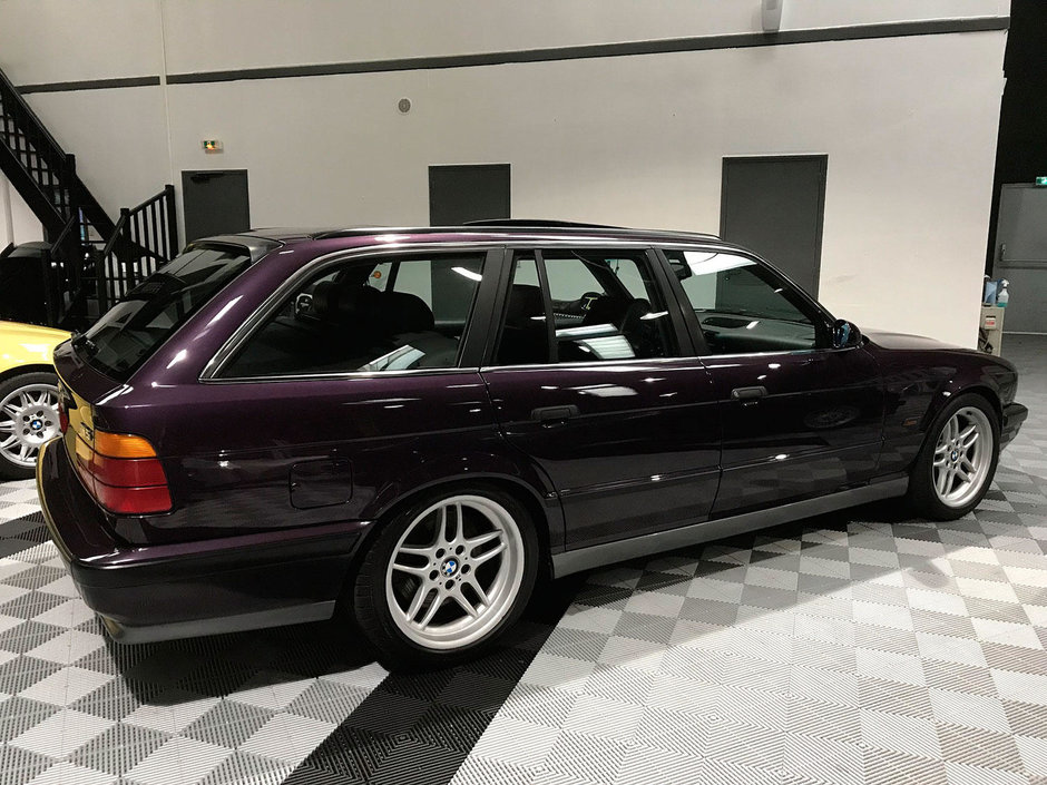 BMW M5 Touring in Daytona Violet