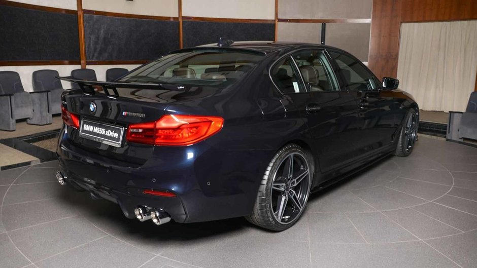 BMW M550i xDrive Abu Dhabi