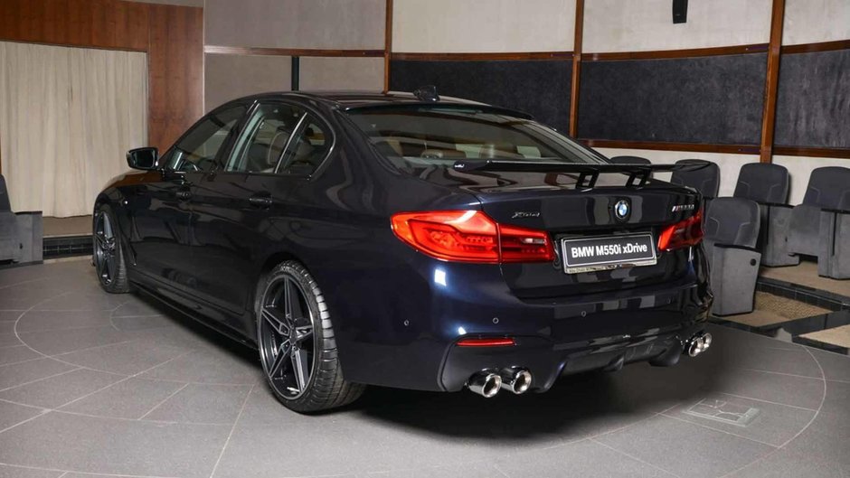 BMW M550i xDrive Abu Dhabi