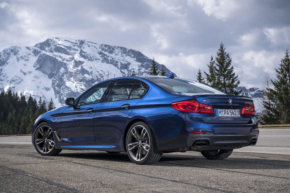 Admira din orice unghi noul BMW M550i xDrive, cea mai rapida Serie 5 de pana acum