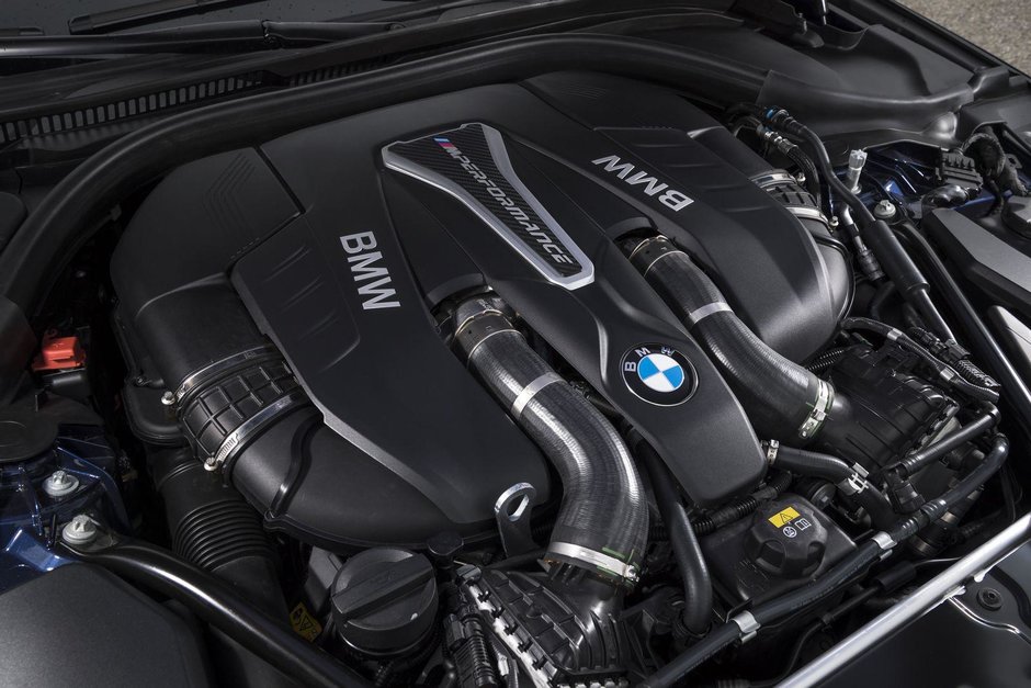 BMW M550i xDrive si 530e iPerformance