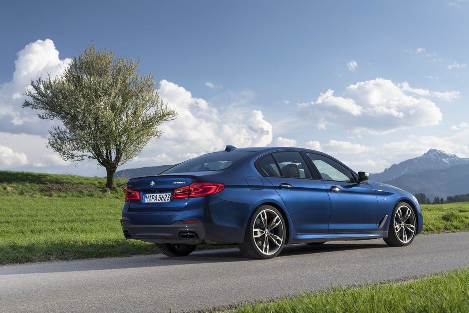 BMW M550i xDrive si 530e iPerformance