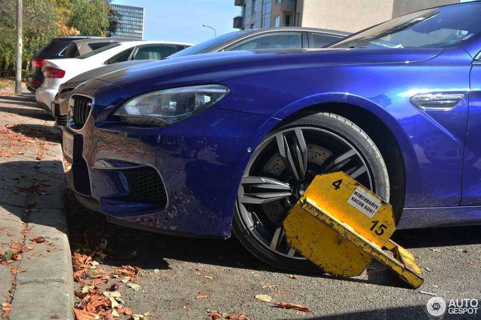 BMW M6 cu roata blocata