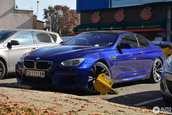 BMW M6 cu roata blocata