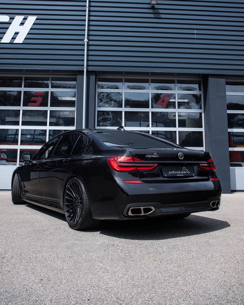 BMW M760Li de la Infinitas