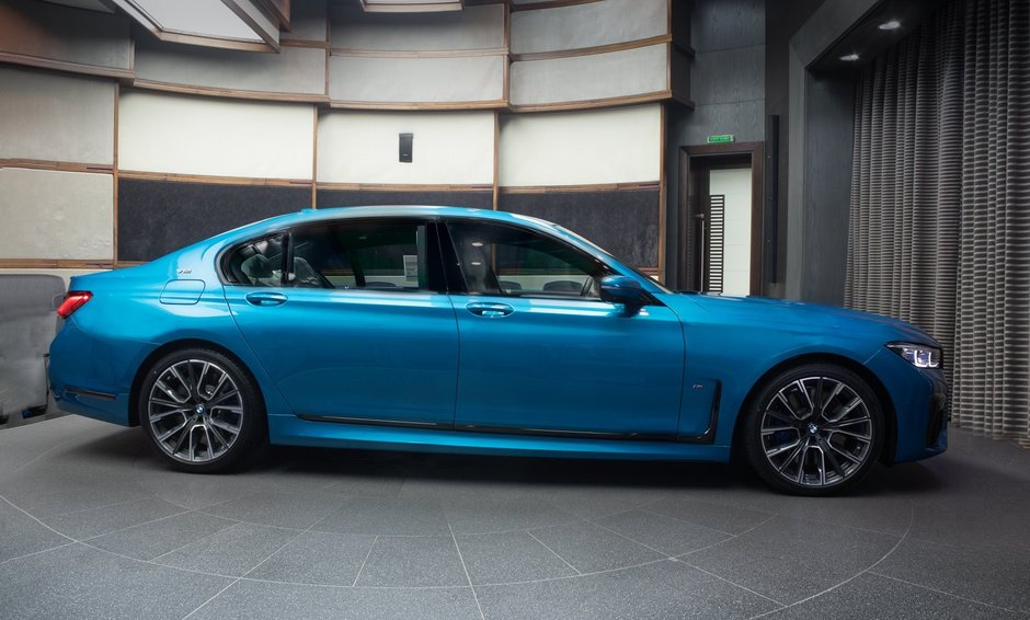 BMW M760Li xDrive in Atlantis Blue