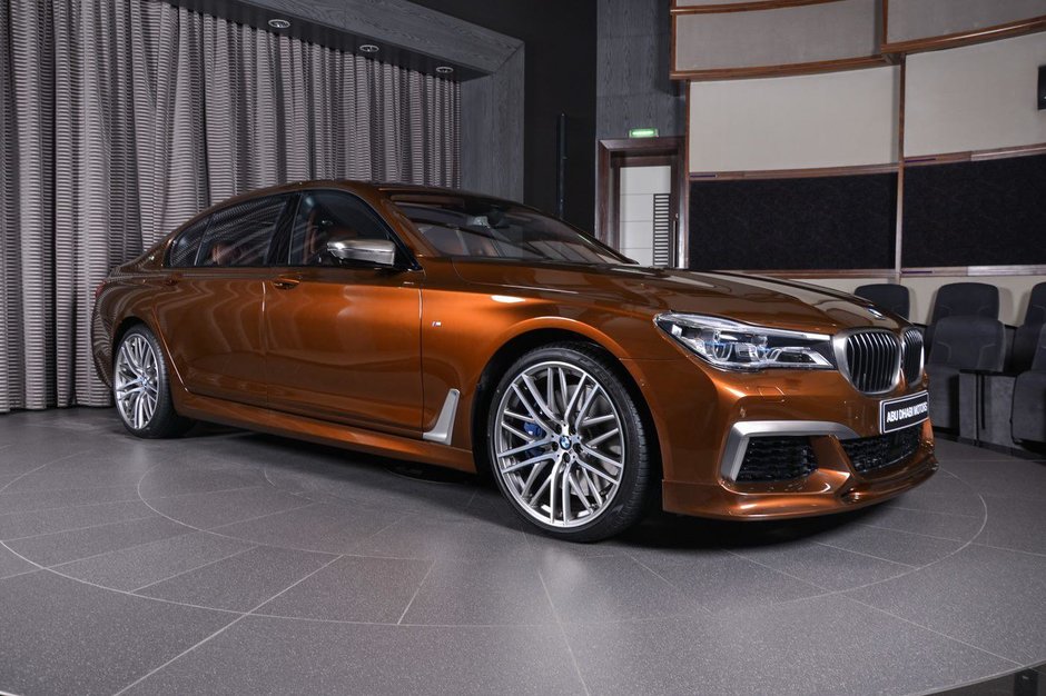 BMW M760Li xDrive in Chestnut Bronze