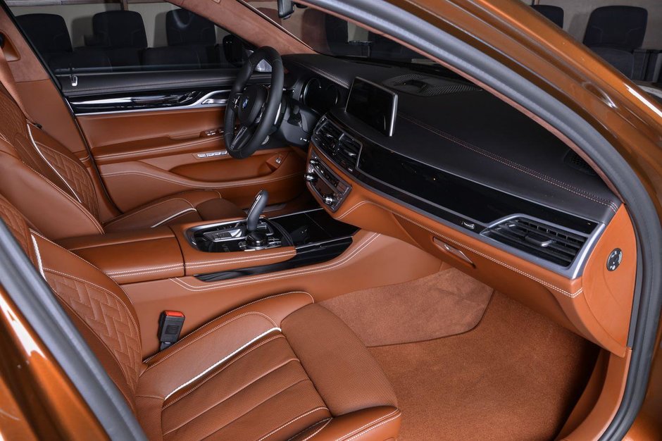 BMW M760Li xDrive in Chestnut Bronze