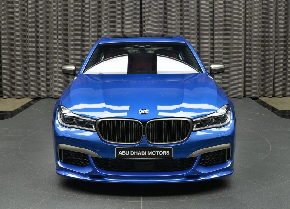 BMW M760Li xDrive in Estoril Blue