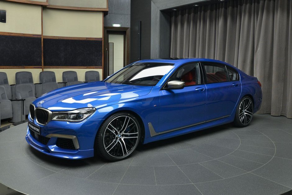 BMW M760Li xDrive in Estoril Blue