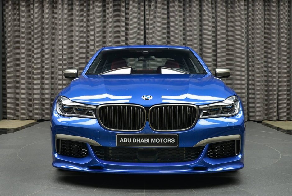 BMW M760Li xDrive in Estoril Blue