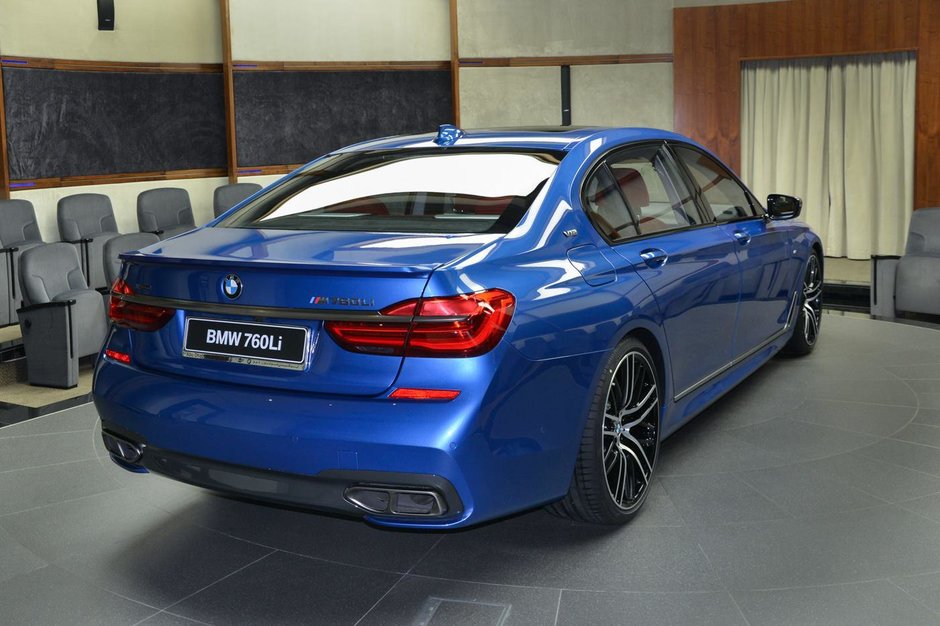 BMW M760Li xDrive in Estoril Blue