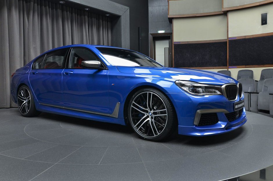 BMW M760Li xDrive in Estoril Blue