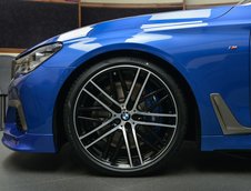 BMW M760Li xDrive in Estoril Blue