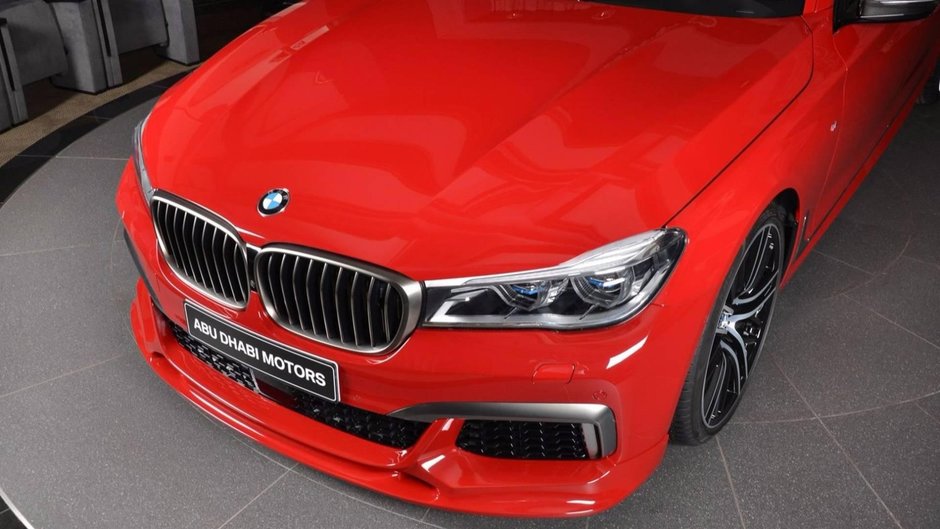 BMW M760Li xDrive in Imola Red