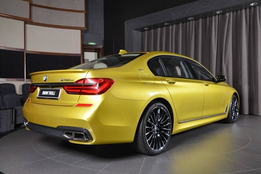 BMW M760Li xDrive in nuanta Austin Yellow