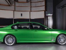 BMW M760Li xDrive in Rallye Green