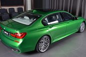 BMW M760Li xDrive in Rallye Green